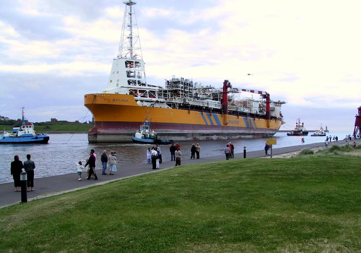 FPSO Bleo Holm arriving at the Tyne river entrance, underway to the yard for an upgrade