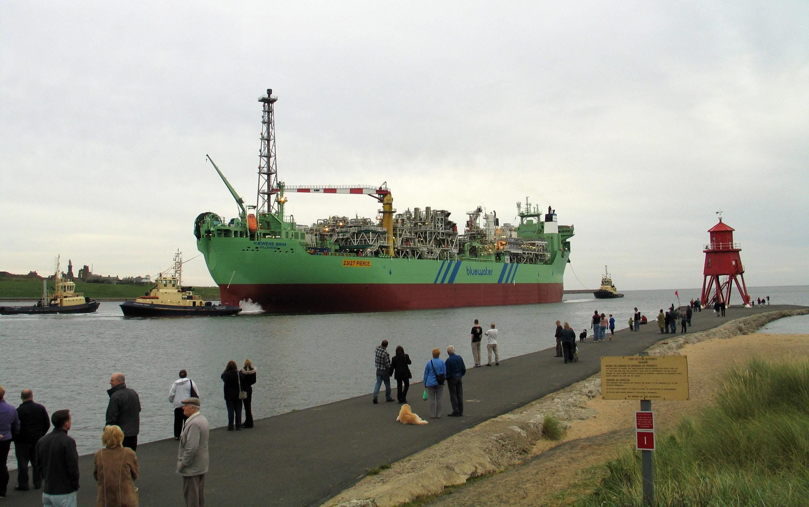 The Hæwene Brim in the Tyne River mouth leaving Newcastle